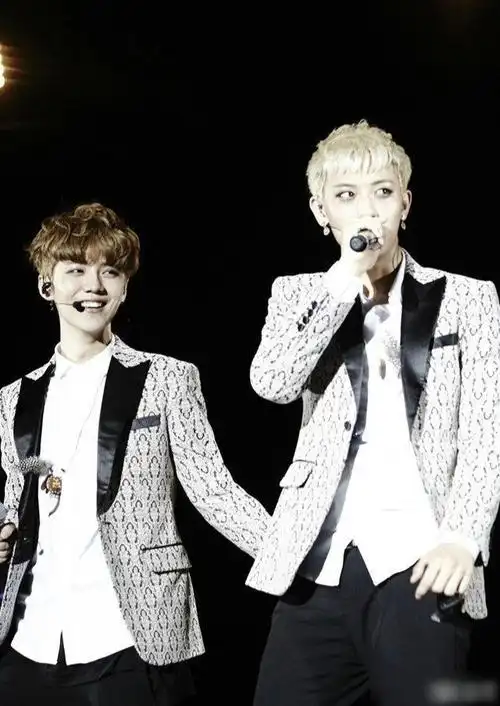 鹿晗为黄子韬庆生赞对方宇宙第一帅文末却转折不如自己帅超逗趣