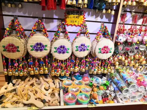 其它 贵州西江千户苗寨 写美篇手剥竹笋的苗族妇女动作娴熟,速度惊人