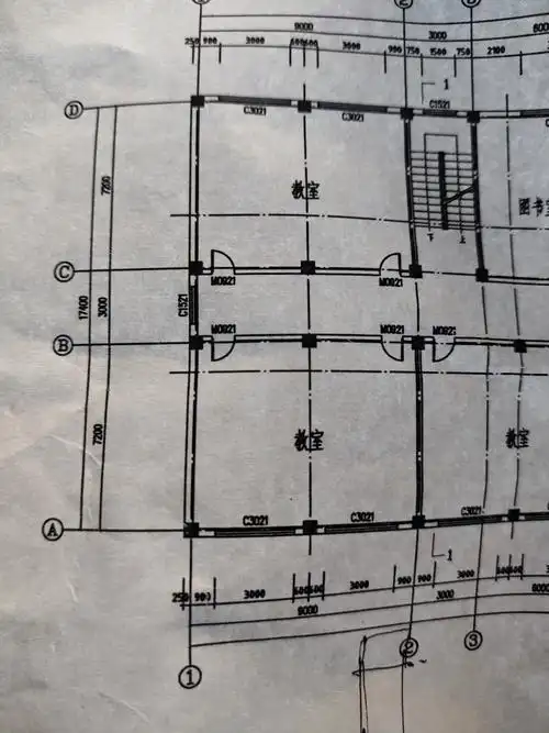 我的轴网布置是否得当,ab轴线是否需要加一道次梁,12轴线中的柱布妹