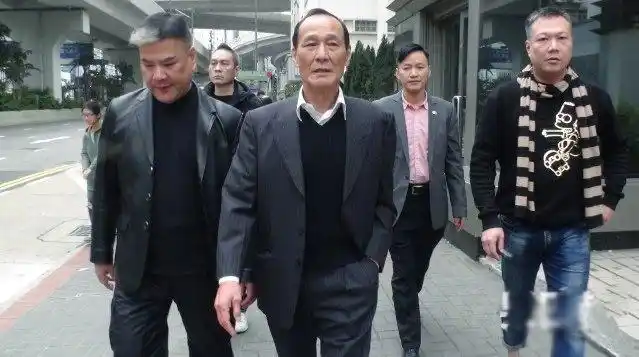 香港黑帮总教头,曾一拳ko陈惠敏,新义安五虎拜其为师