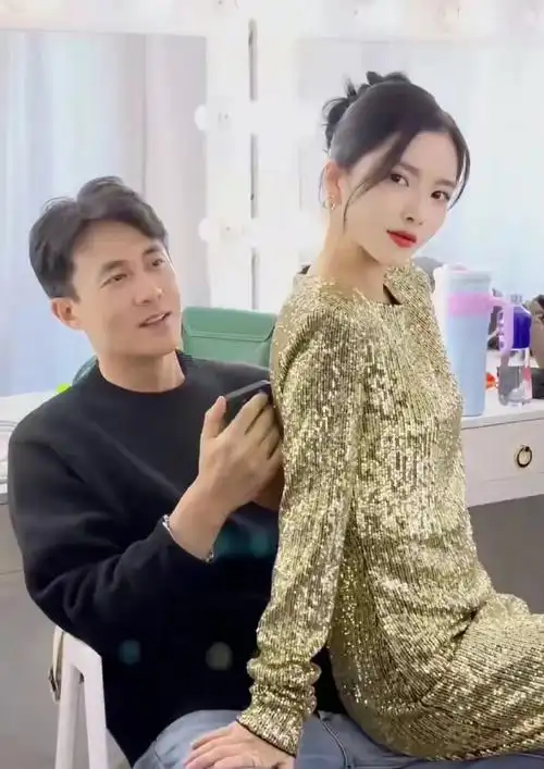 王灿被烫伤#4月1日晚,演员杜淳老婆王灿发声,自曝在饭店用餐时被烫伤