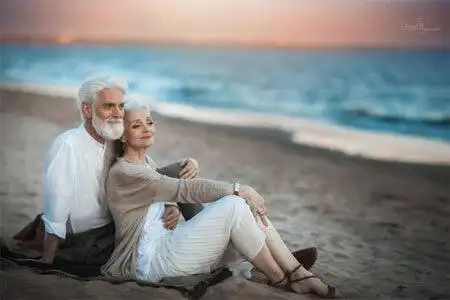 我能想到最浪漫的事就是和你一起慢慢变老等我们老了也拍一组这样的