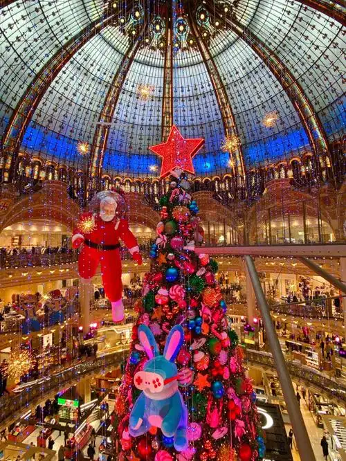 巴黎老佛爷圣诞老人