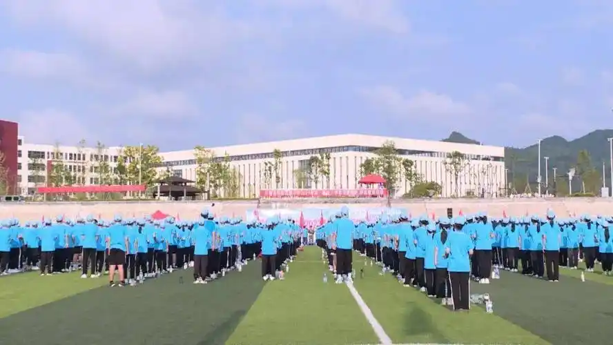 8月22日,三穗县民族高级中学正式开启迎接新生的第一课"军训".