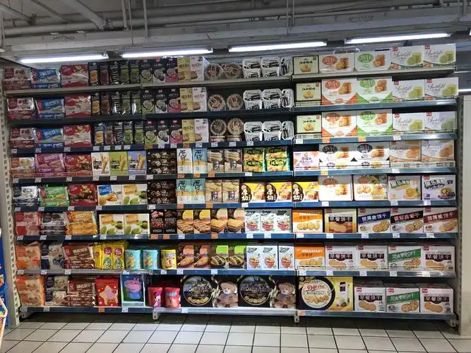 潜江店5月休闲食品区货架调整照