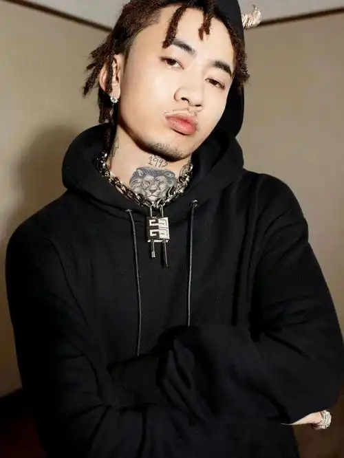 凭什么吸引易梦玲马思唯造型穿搭帅在哪街头潮男穿搭指南