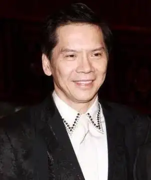 向华强共有兄弟十三人,包括向华波,向华胜等,向华强排行第十 .