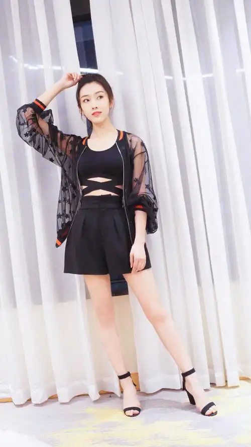 简介:宣璐性感活动照图片,分享一组宣璐图片给大家,图中的明星图片