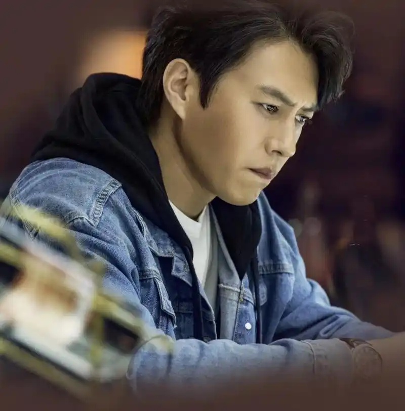 靳东不穿西装,换个风格,造型一样帅气时髦!看来他真的很会穿