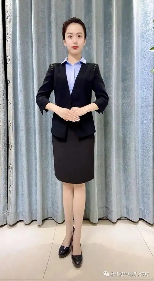 空乘专业的学生必定会有礼仪这门课程,在仪学习中分别教授同学们站姿