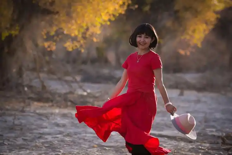 哈萨克族姑娘—波波