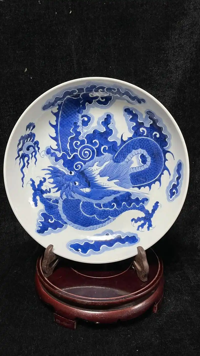 老康青花过墙龙大盘.康熙中晚期青花过墙龙纹盘,高5.8cm, - 抖音
