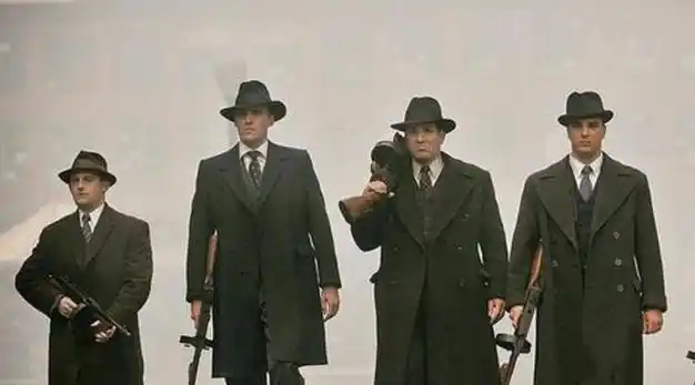 18世纪的移民潮,让大量的黑手党涌向美国,在这里建立根据地,操控当地