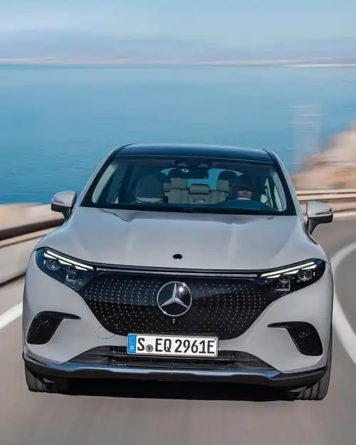 奔驰三排7座纯电suv,eqs suv正式发布,107.8度电池