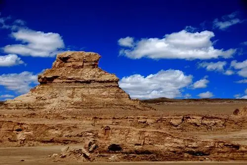 风力侵蚀的雅丹地貌.27时蓉蓉