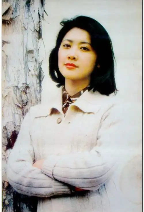 "最美女儿国国王"朱琳,古典又端庄,难怪越老越优雅