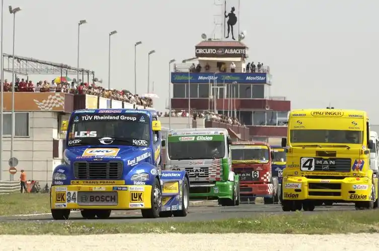 欧洲卡车大赛精彩图片