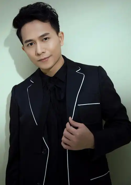 原来唱《心痛2009》的欢子这么帅瞬间秒杀无数小鲜肉