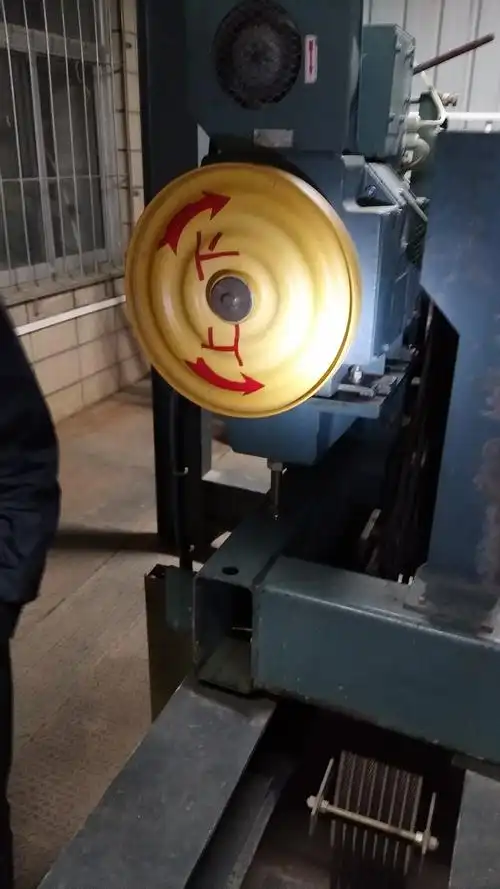 检验盘车手轮上下运行标准与电梯一致