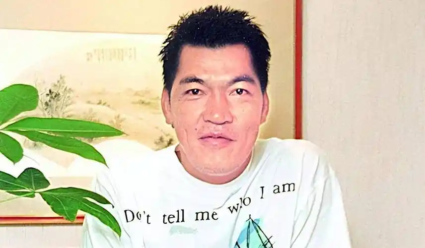 他小学文化却有2房妻,浪子回头讲义气,资产千万身后事令人唏嘘_成奎安