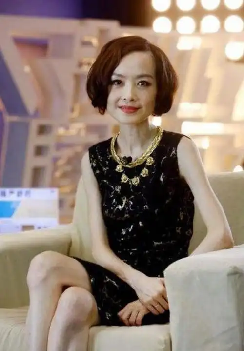 体重不足90斤,女明星在真实镜头下,胳膊腿儿细的吓人!