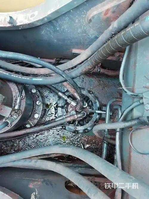 株洲市二手沃尔沃ec210blc挖掘机-中央回转接头特写实拍图-286