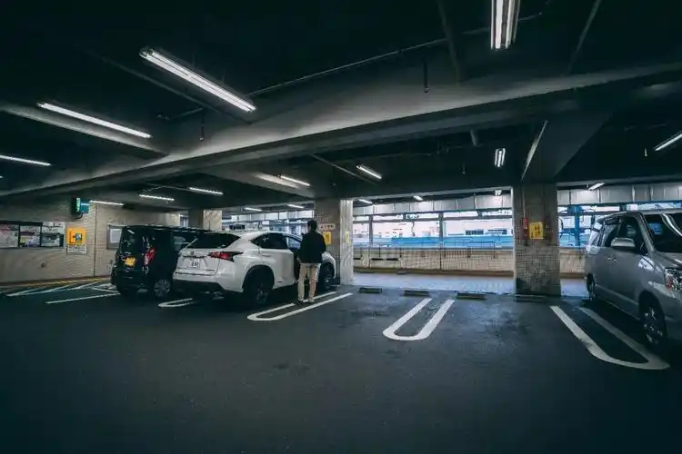 视频日本最大的连锁改装超市和土屋圭市的改装店