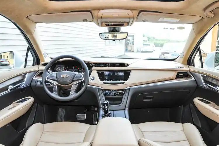 2022款 凯迪拉克xt5 2.0t 轻混动 四驱 铂金型内饰
