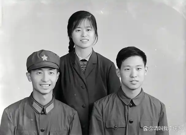 1976年,我和初恋分手后,嫁给了首长儿子,如今一家人生活很幸福