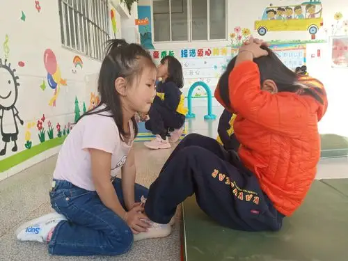 仰卧起坐,哇～小朋友们太厉害了吧!