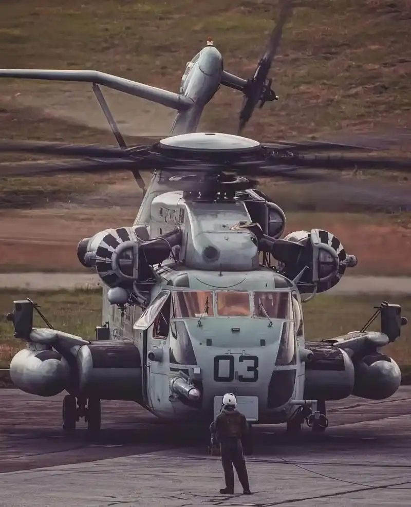 ch-53"海上种马",美军陆战队主力突击力量之一,一次吊起2架悍马#军情