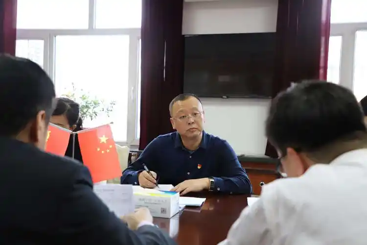 侯涛同志一行赴花园兵团支行对"春天行动"零售对公业务进行督导调研