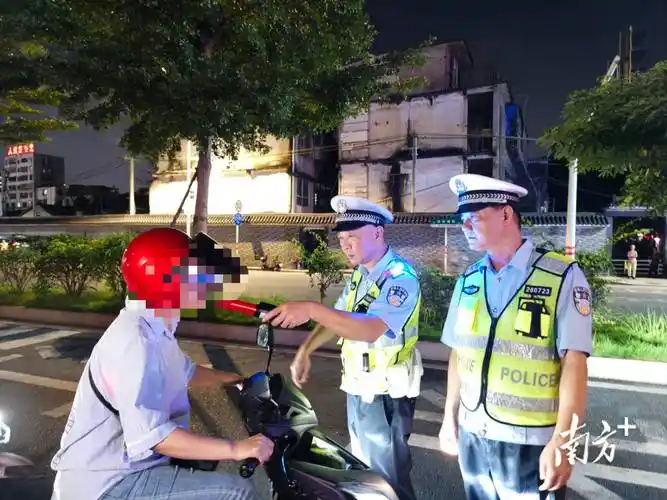 在加强执法力度和宣传力度方面,揭阳市公安局针对交通违法行为多发