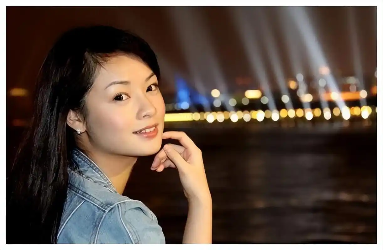 33岁"阿香"郑钤丹,与发仔记十五年情未结婚,现实早已嫁人