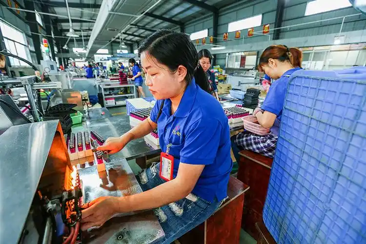 民营企业的女工们(组照)