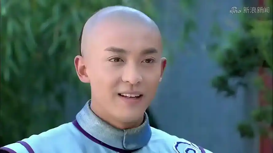 尔康给紫薇报信,紫薇担心的不行,谁知开起了小燕子的玩笑