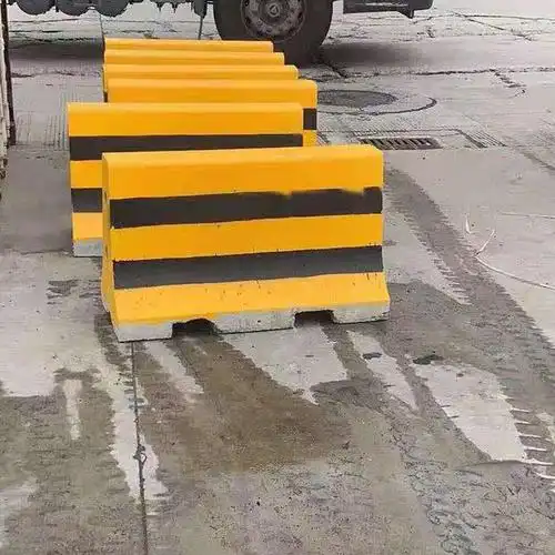 交通设施水泥隔离墩道路防护栏防撞墩公路警示墩混泥土水泥石墩子