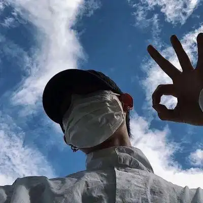 ins风干净蓝色系列男生头像今天的你一定要比昨天坚强点