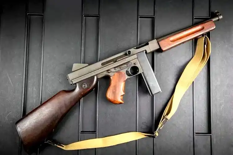 s7">汤普森冲锋枪(英文:thompson submachinegun,又称:汤姆逊冲锋枪