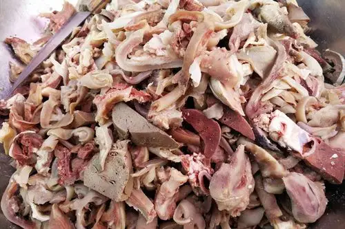 大集上十几块钱一斤的羊杂 10块钱起价 15,18都有 买卖平稳