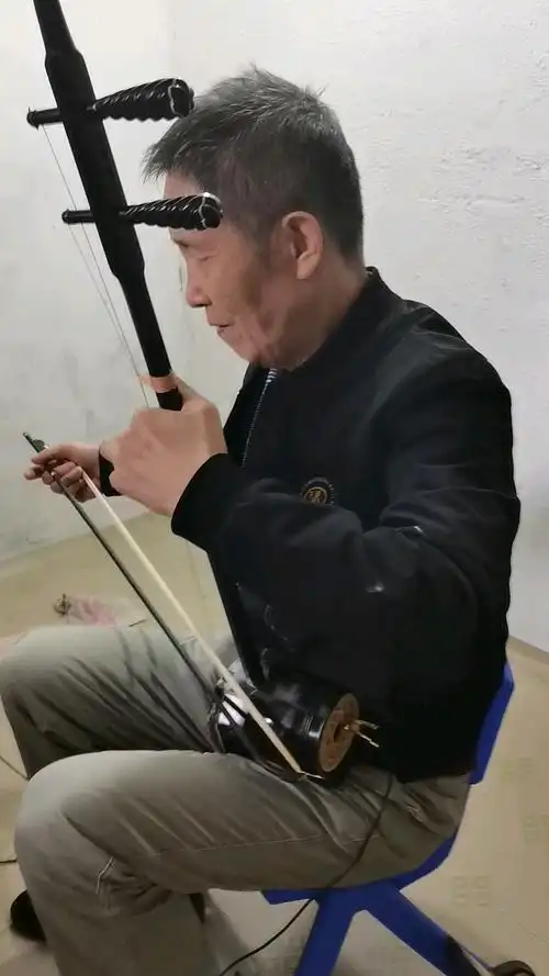 八指二胡演奏的二泉映月,阿炳再现-全民小视频