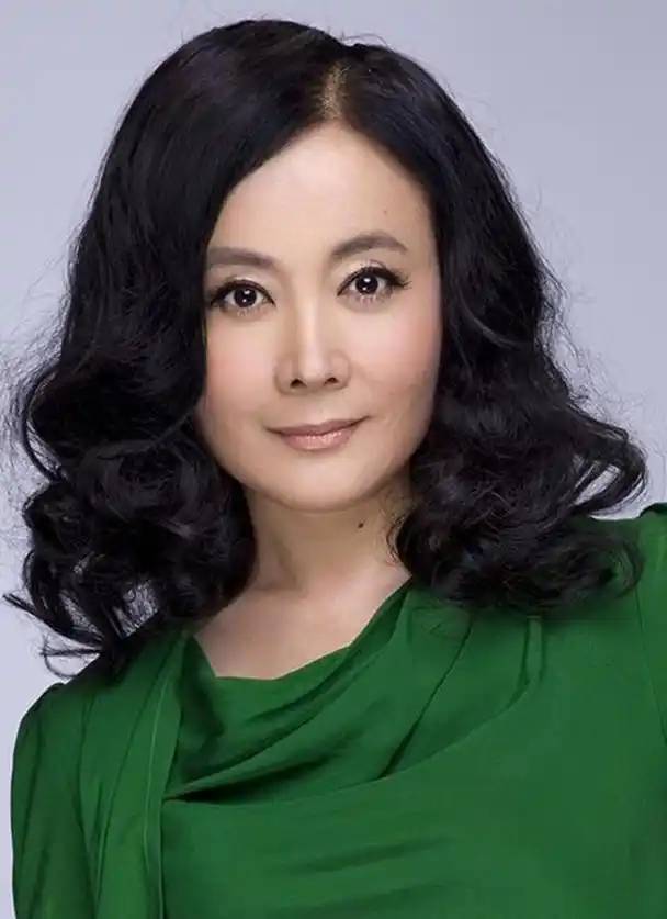 娜仁花:年少成名,42岁为小丈夫生儿子,晚婚晚育也幸福