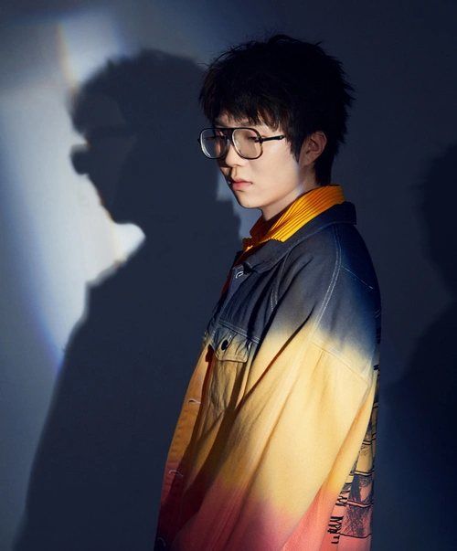 可算等到毛不易减肥成功,瘦成翻版华晨宇,这侧脸也太像了