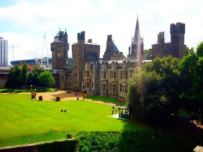 英国南威尔士大学