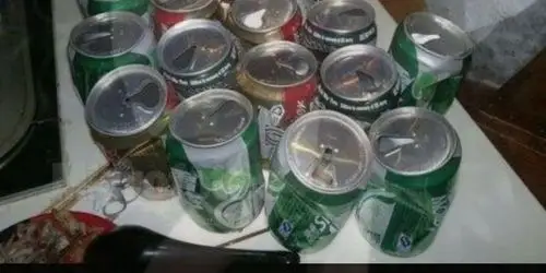 的时候就老喜欢发朋友圈,有一次闹矛盾他就去喝了很多酒,还拍一堆酒瓶