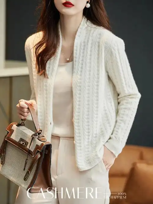 法式针织开衫清新少女的感觉白色看起来就是减龄呀!