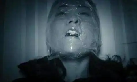 乔任梁的死因惹的很多网友猜测,还有关于乔任梁的遗照上网认为的手臂