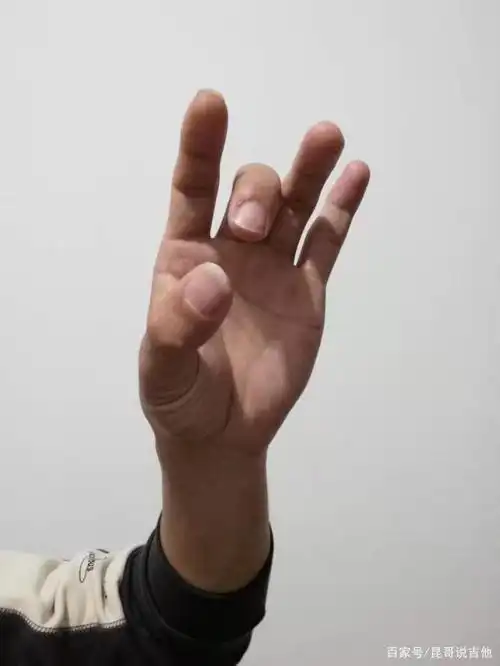 弹吉他扫弦不好听的看过来