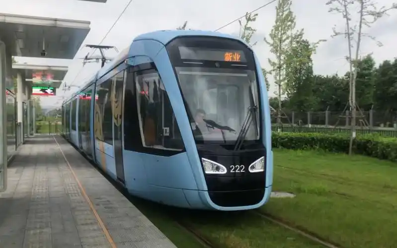 【轨道交通】成都有轨电车蓉2号线支线列车进站