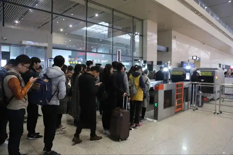 清明节郑州东站发客34万8日西南进站口将改造施工